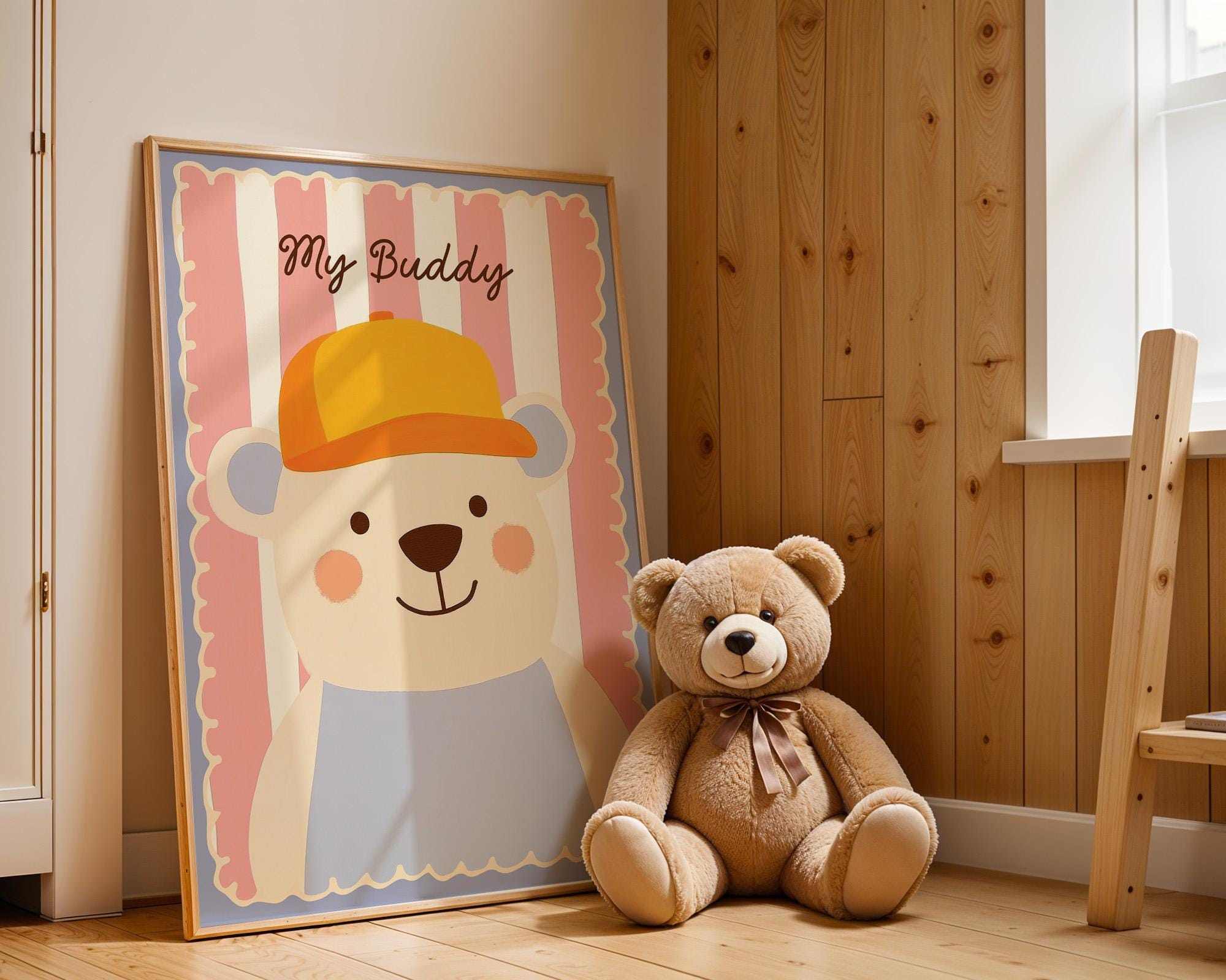 Poster Kinderzimmer Bär · My Buddy Schriftzug · Süßes Tierposter mit Mütze · Rosa & Pastell Deko · Freundliches Wandbild · Ohne Rahmen