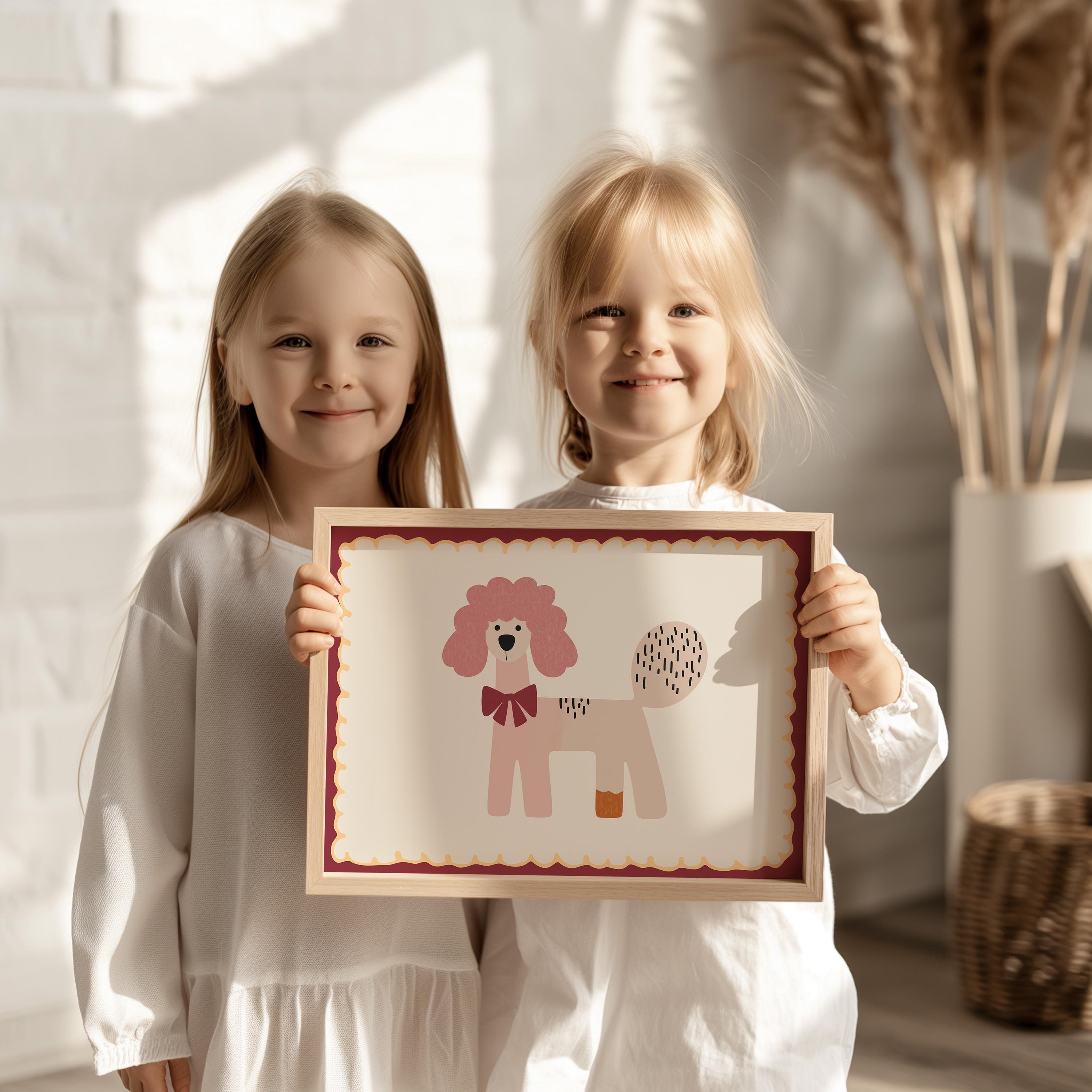 Poster Kinderzimmer Hund · Rosa Pudel mit Schleife · Verspieltes Tierposter im Retro Look · Liebevolle Deko für Kinder · Print ohne Rahmen